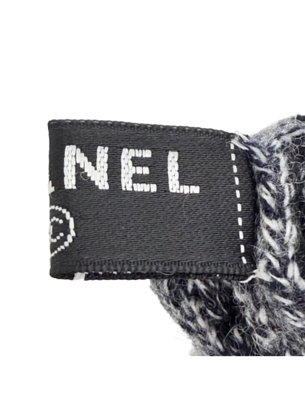 Chanel 18A Cashmere 89% CC Logo Quilted Knit Arm Warmer Arm Cover Gray Black